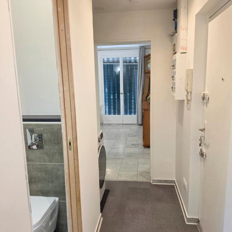 Renovated 3-room apartment with parking - Apartamento de 2 dormitorios - 4