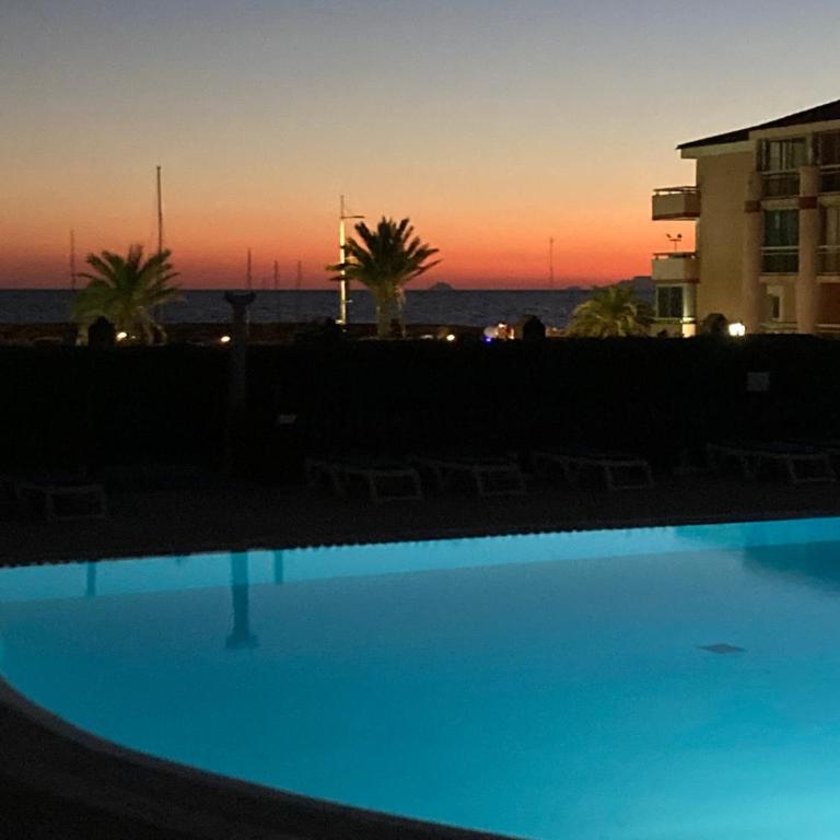 T2 Rez de jardin, 4 personnes, piscine, acces mer - Appartement 2 Chambres - 5
