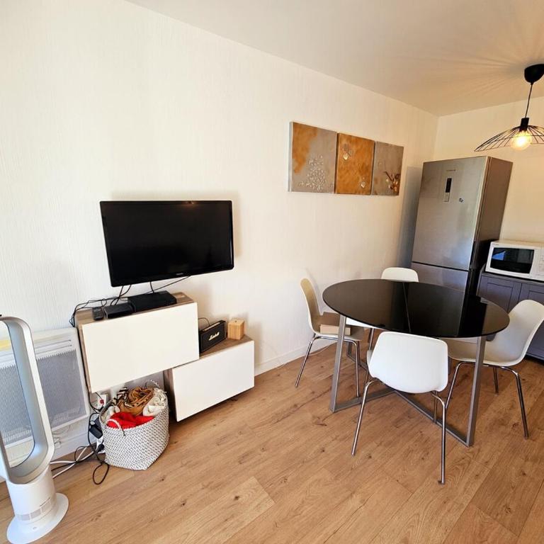 T2 Rez de jardin, 4 personnes, piscine, acces mer - Appartement 2 Chambres - 8