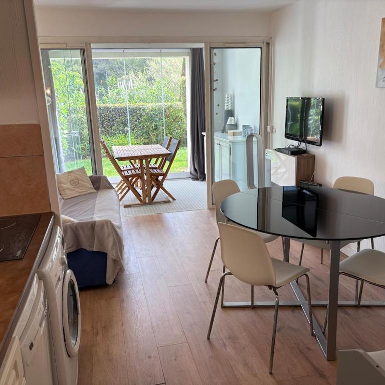 T2 Rez de jardin, 4 personnes, piscine, acces mer - Appartement 2 Chambres - 12