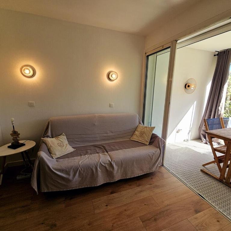 T2 Rez de jardin, 4 personnes, piscine, acces mer - Appartement 2 Chambres - 17