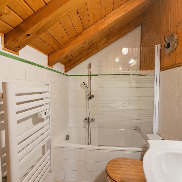 Méribel - 200 m des pistes de ski - Appartement dans chalet - parking privé - Appartement 3 Chambres - 19