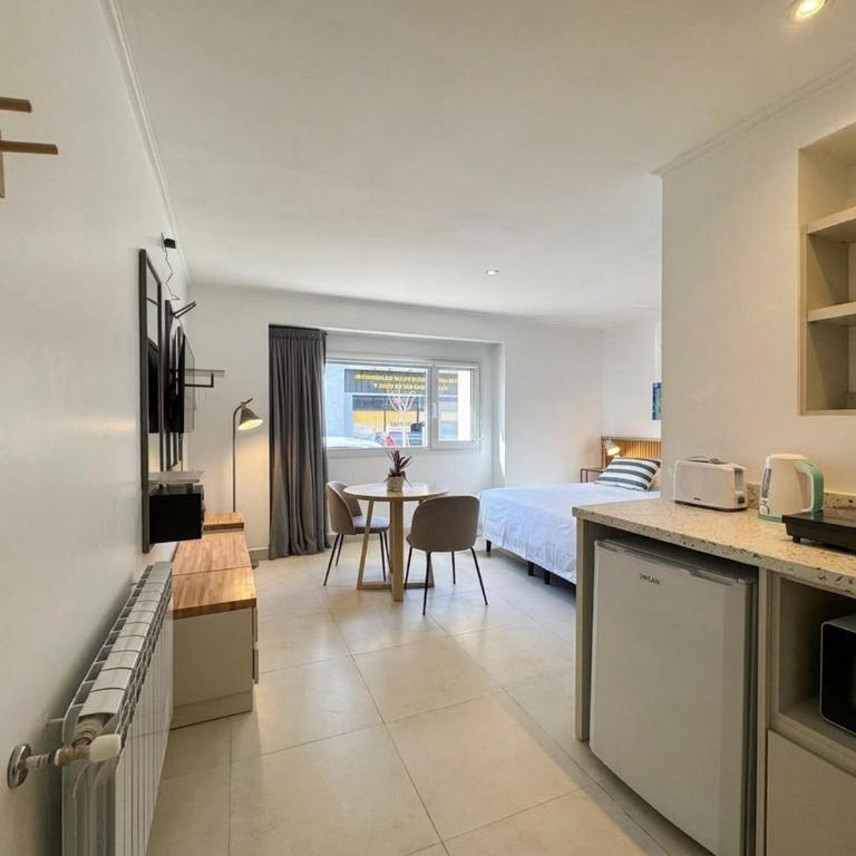 Dpto moderno, cochera y check-in autónomo - Apartamento - 6