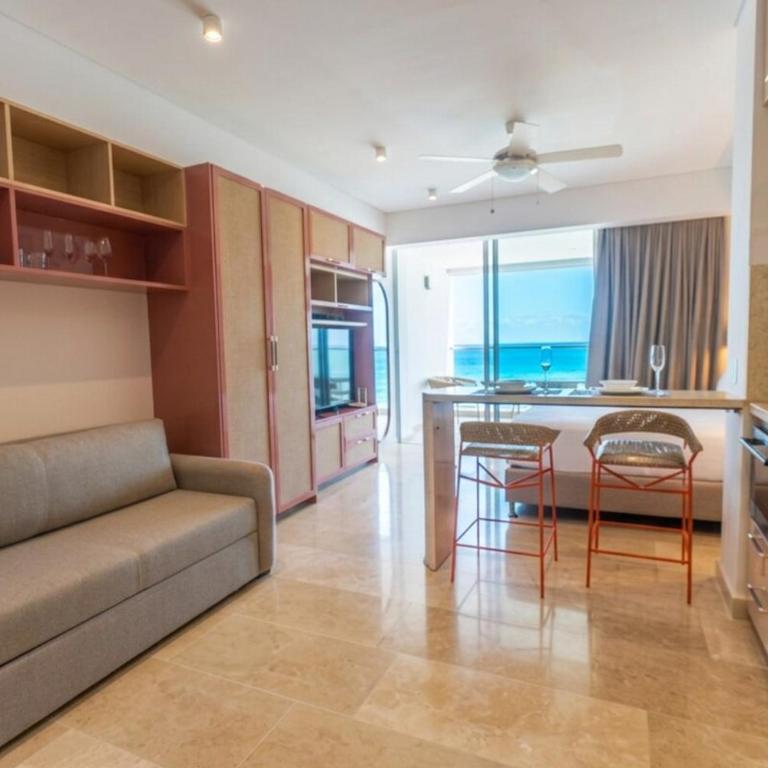 Apartamento con vista al mar piscinas jacuzzi y baño turco en Cartagena Beach Resort 13 09 - One-Bedroom Apartment - 1