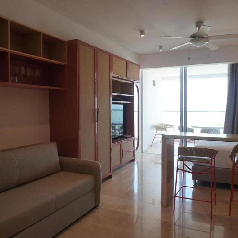 Apartamento con vista al mar piscinas jacuzzi y baño turco en Cartagena Beach Resort 13 09 - One-Bedroom Apartment - 3