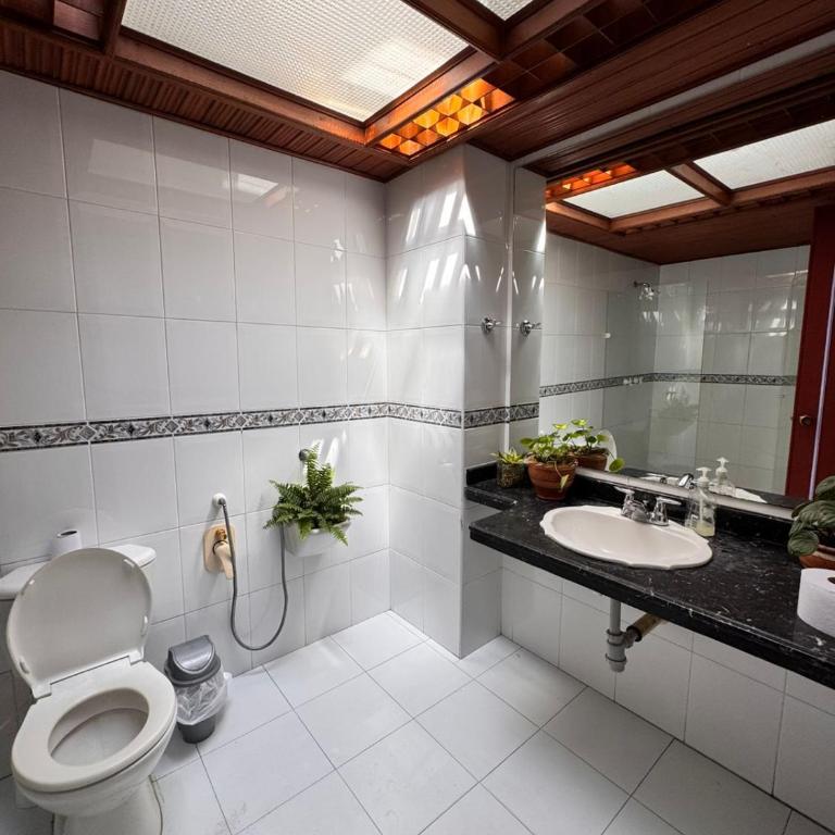 Hostal Casalé Usaquén Embajada de Mexico - Triple Room with Shared Bathroom - 30