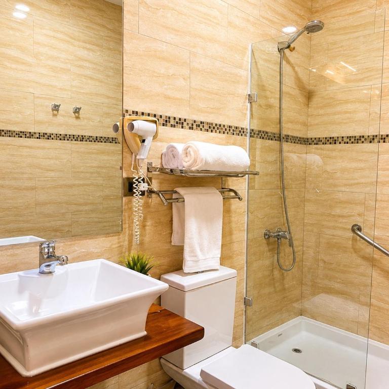 Hotel Boutique Casa Noble - Habitación con cama extragrande y balcón - 6
