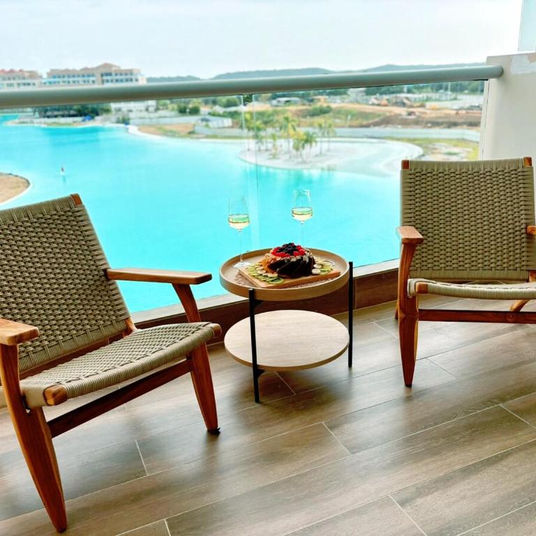 Tu café de la mañana con vista a la laguna - Two-Bedroom Apartment - 8
