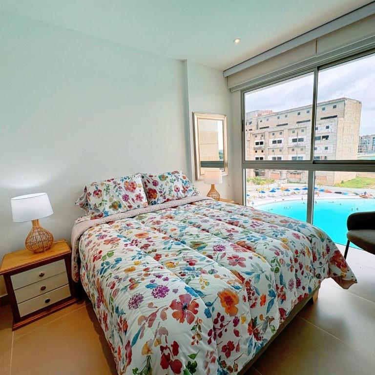 Tu café de la mañana con vista a la laguna - Two-Bedroom Apartment - 10