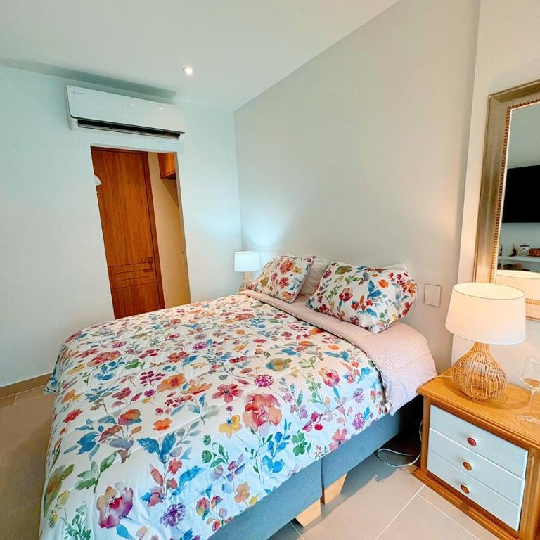 Tu café de la mañana con vista a la laguna - Two-Bedroom Apartment - 12