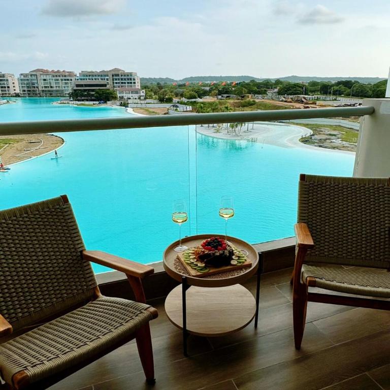 Tu café de la mañana con vista a la laguna - Two-Bedroom Apartment - 24