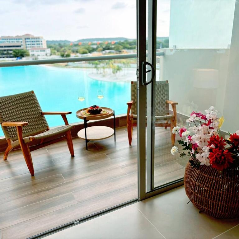Tu café de la mañana con vista a la laguna - Two-Bedroom Apartment - 28