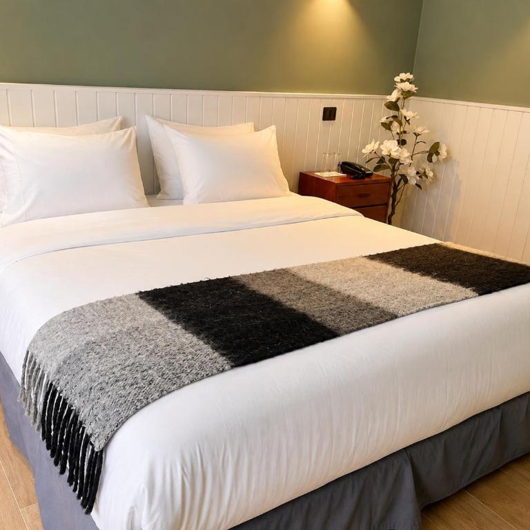 Hotel Boutique Casa Noble - Habitación con cama extragrande y balcón - 4
