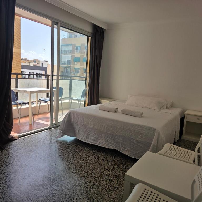 HABITACIÓN PRIVADA SUPER GRANDE CON BALCON GRANDE EN EL CENTRO DE MALAGA LA MEJOR ZONA JUSTO ENFRENTE DELA ESTACION DE TREN a - Doppelzimmer - 5
