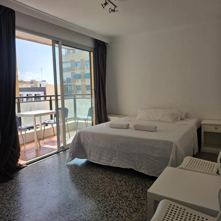 HABITACIÓN PRIVADA SUPER GRANDE CON BALCON GRANDE EN EL CENTRO DE MALAGA LA MEJOR ZONA JUSTO ENFRENTE DELA ESTACION DE TREN a - Doppelzimmer - 7