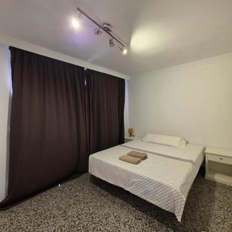 HABITACIÓN PRIVADA SUPER GRANDE CON BALCON GRANDE EN EL CENTRO DE MALAGA LA MEJOR ZONA JUSTO ENFRENTE DELA ESTACION DE TREN a - Doppelzimmer - 3