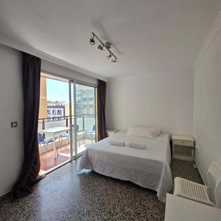 HABITACIÓN PRIVADA SUPER GRANDE CON BALCON GRANDE EN EL CENTRO DE MALAGA LA MEJOR ZONA JUSTO ENFRENTE DELA ESTACION DE TREN a - Doppelzimmer - 8