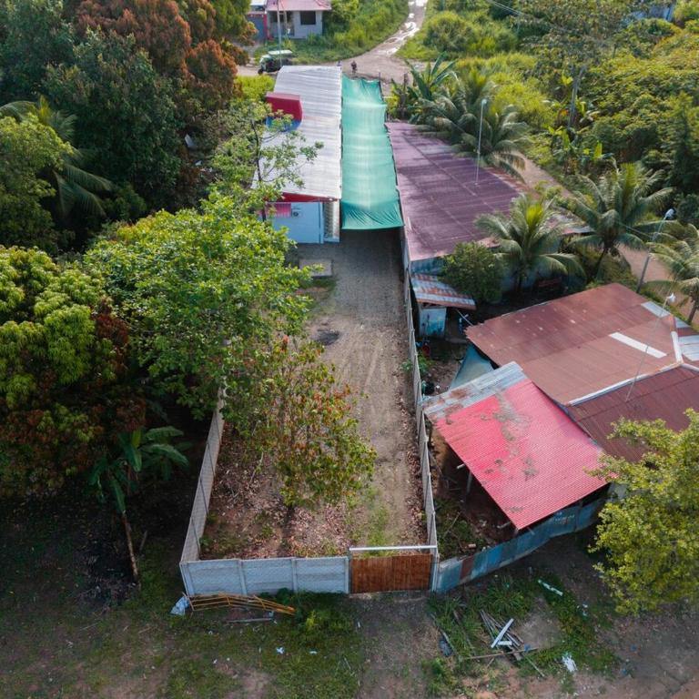 Alojamiento santillan - Four-Bedroom House - 16