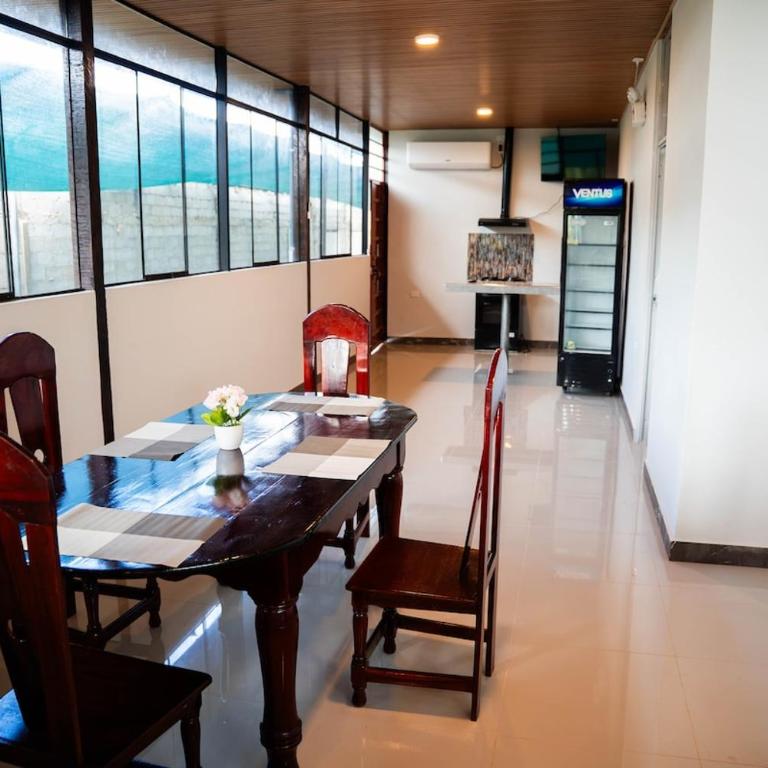 Alojamiento santillan - Four-Bedroom House - 1