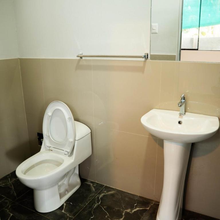 Alojamiento santillan - Four-Bedroom House - 7
