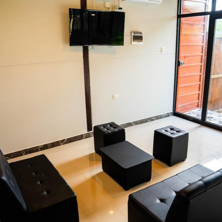 Alojamiento santillan - Four-Bedroom House - 3