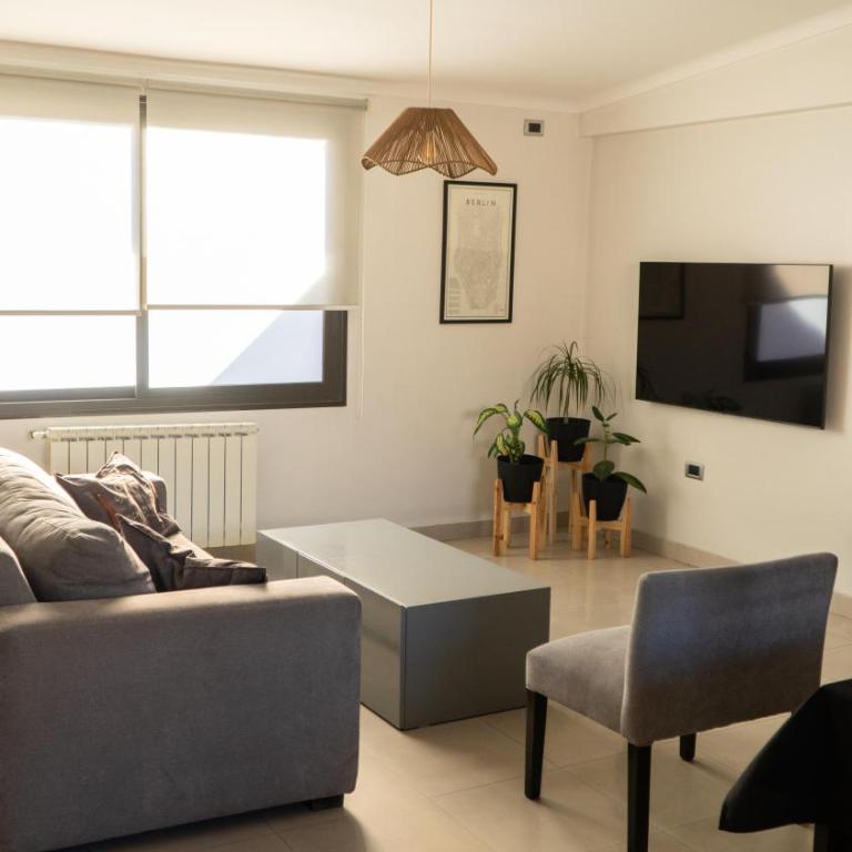 Moderno departamento en la mejor zona de Capital - Apartamento de 2 dormitorios con balcón - 1