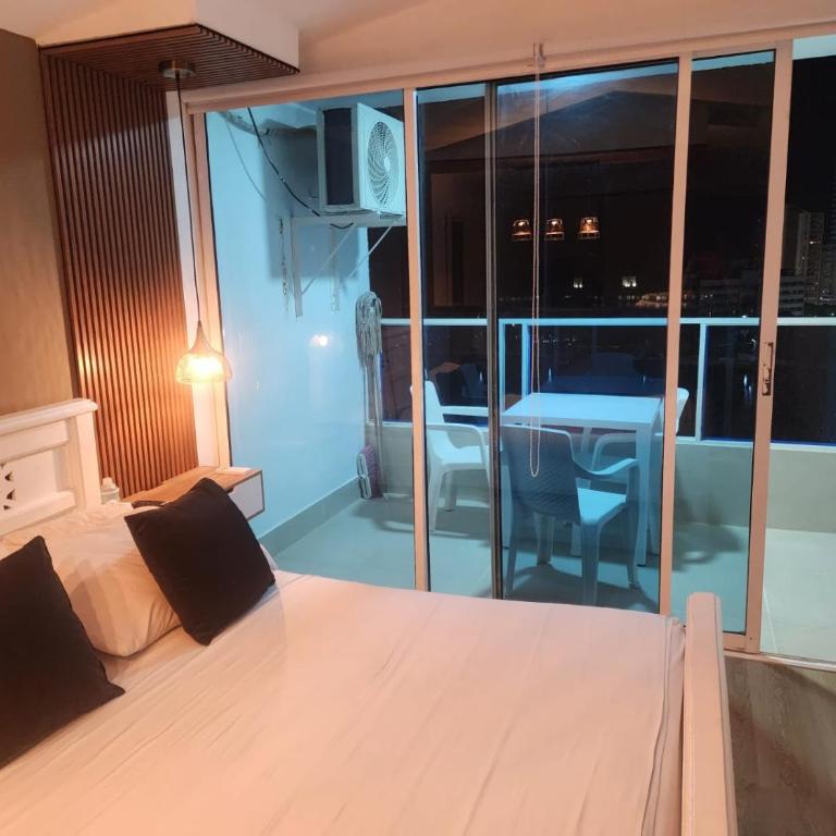 Estudio piso 11 hermosa vista - One-Bedroom Apartment with Balcony - 4