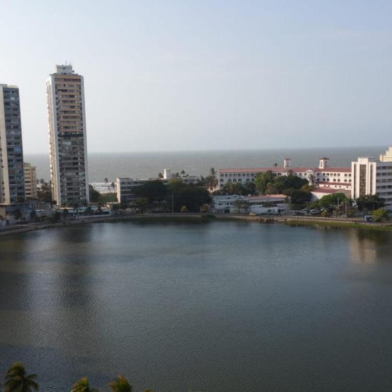 Estudio piso 11 hermosa vista - One-Bedroom Apartment with Balcony - 13