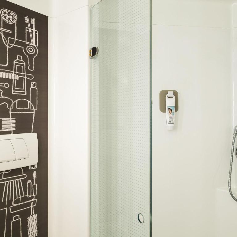 ibis Paris Saint-Denis Stade Sud - Chambre Standard avec 1 Lit Double et 1 Lit Simple - 3