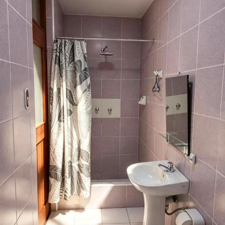 Hotel La Siesta - Standard Queen Room - 2