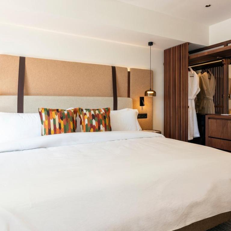 Hotel Indigo Gandia Beach by IHG - Habitación Premium con bañera independiente - Cama extragrande - 1