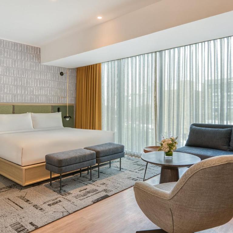 Hotel Indigo Lima Miraflores by IHG - Suite Esquinera de 1 dormitorio con vistas a la ciudad - 1 cama extragrande - 12