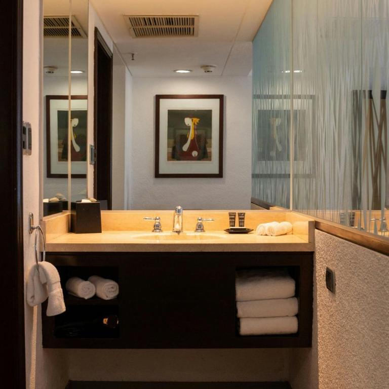 Sheraton Lima Historic Center - Habitación esquinera con cama extragrande - Planta principal - 4