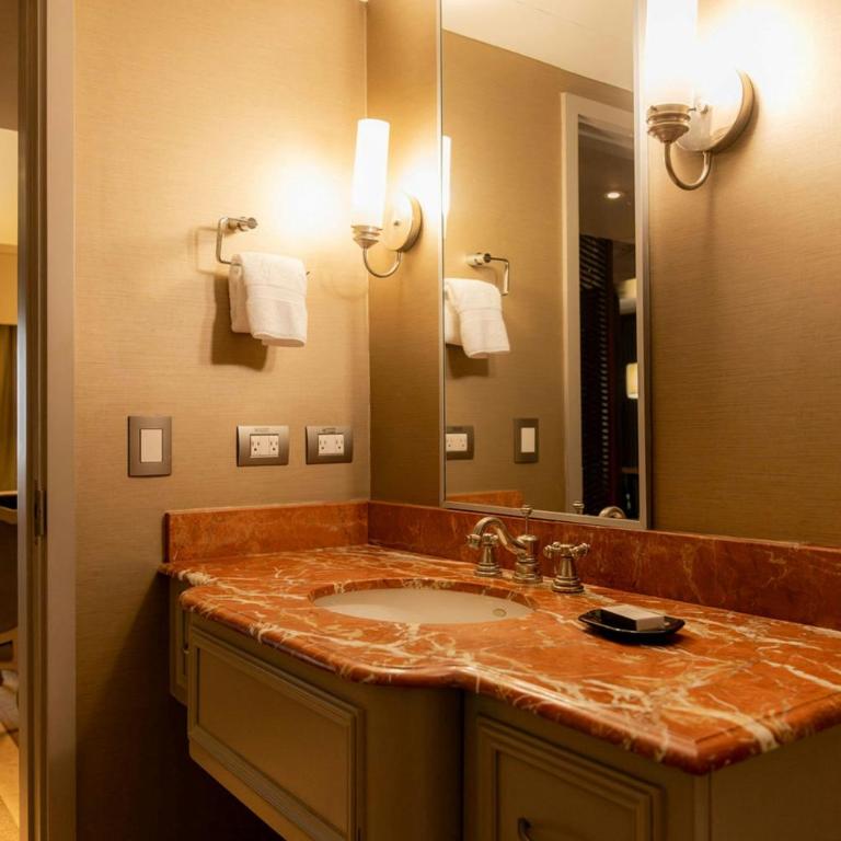 Sheraton Lima Historic Center - Suite Presidencial con cama extragrande - 15