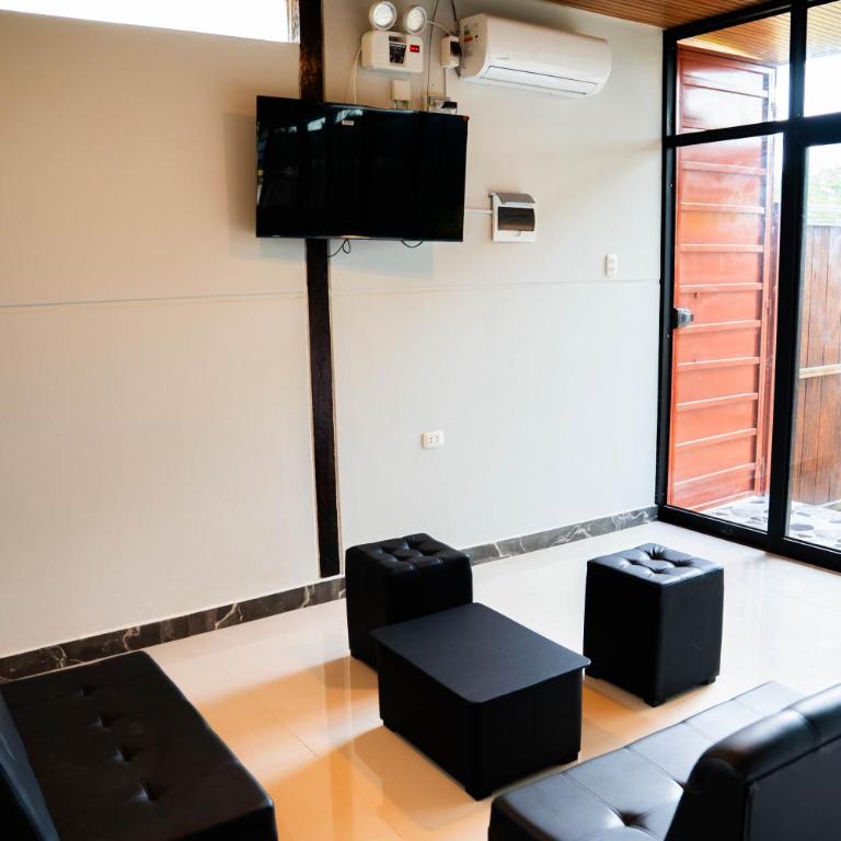 Alojamiento santillan - Four-Bedroom House - 2