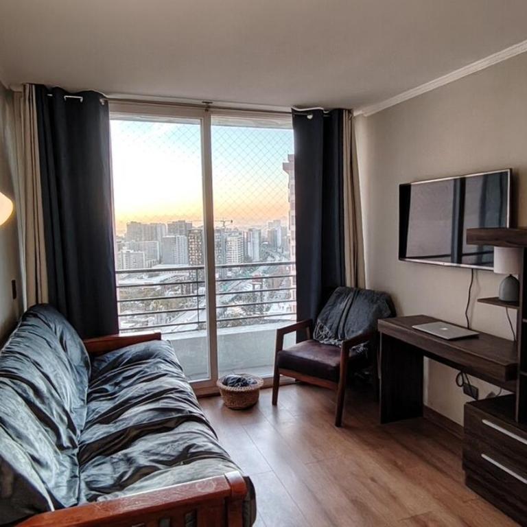 Depto Familiar con estacionamiento y a pasos del metro - Apartamento de 2 dormitorios - 18