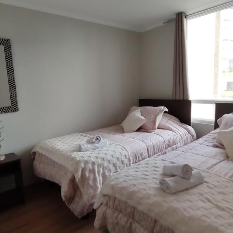 Depto Familiar con estacionamiento y a pasos del metro - Apartamento de 2 dormitorios - 26