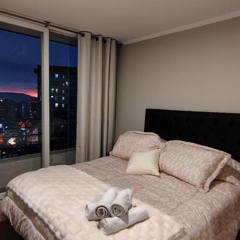 Depto Familiar con estacionamiento y a pasos del metro - Apartamento de 2 dormitorios - 30