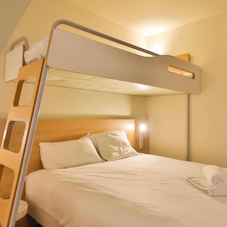 Hotel ibis budget Aix Les Bains - Grésy - Chambre Triple avec 1 Lit Double et 1 Lit Superposé - 3