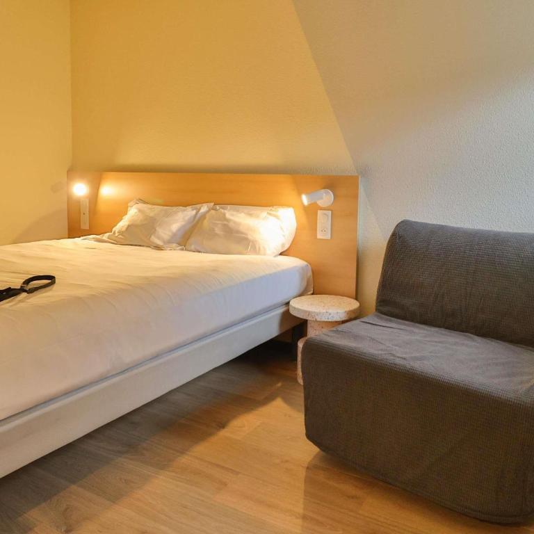 Hotel ibis budget Aix Les Bains - Grésy - Chambre Familiale avec Lit Double et Canapé-Lit - 5