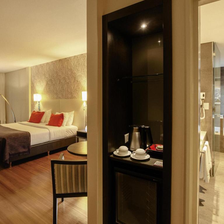 Mercure Iguazu Hotel Iru - Superior Suite Room with One King Bed - 6