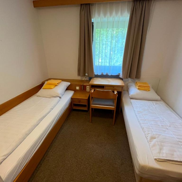 Arona Rooms - Doppelzimmer mit eigenem Bad - 2