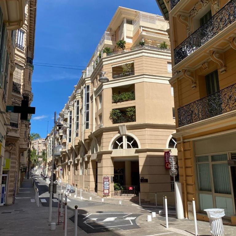 Palais Josephine Apartment - 5 meters to Monaco and free parking - Appartement 1 Chambre - 46