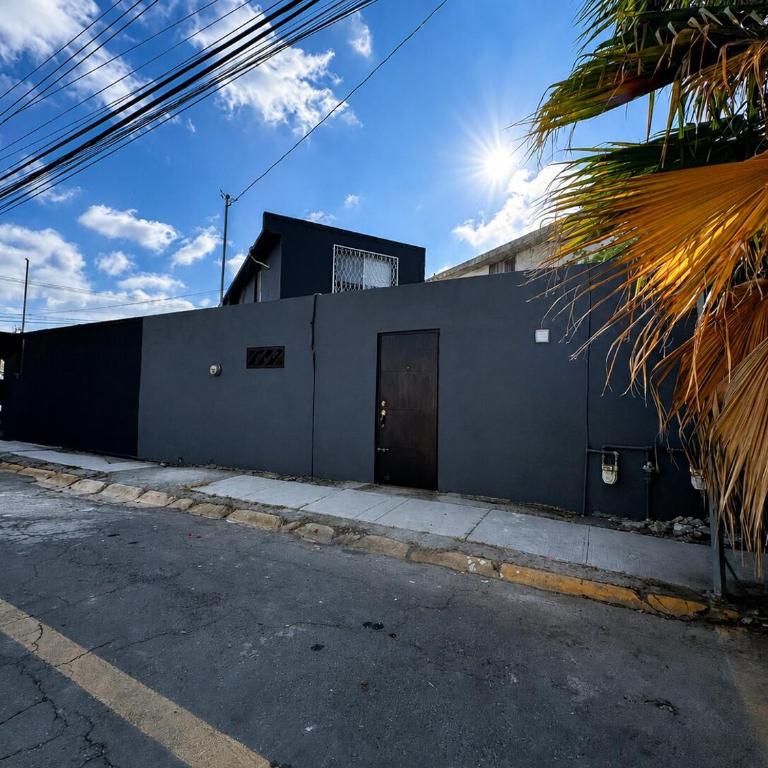 Loft moderno nuevo con estacionamiento gratis - Apartamento de 1 dormitorio - 2