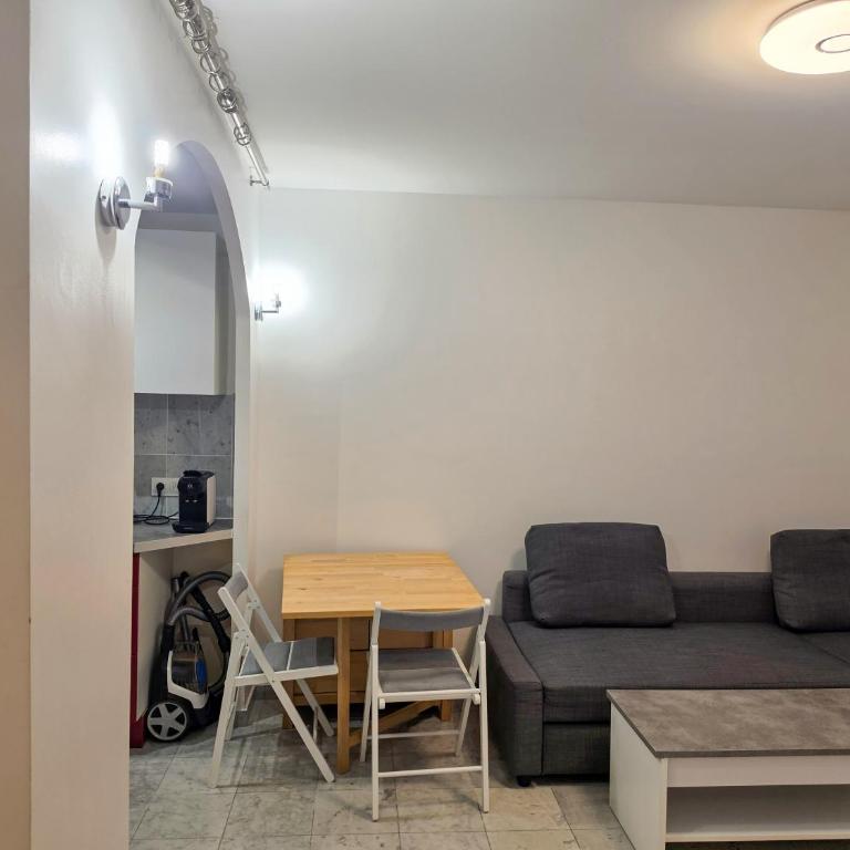 Renovated 3-room apartment with parking - Apartamento de 2 dormitorios - 14
