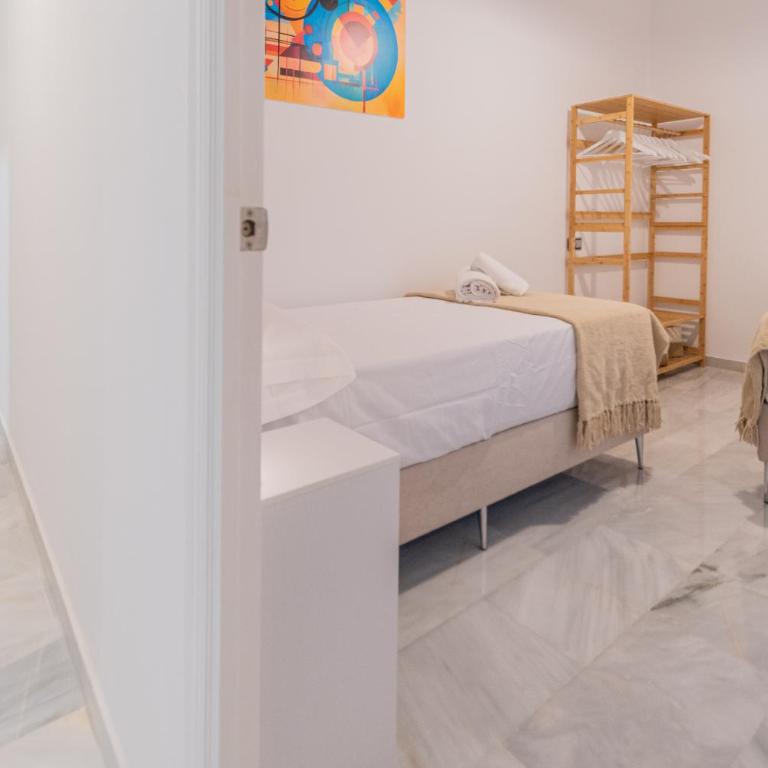 La Decolonial de Cádiz - Three-Bedroom Apartment - 2