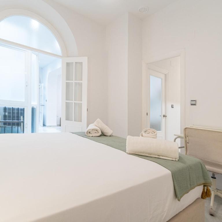La Decolonial de Cádiz - Three-Bedroom Apartment - 32