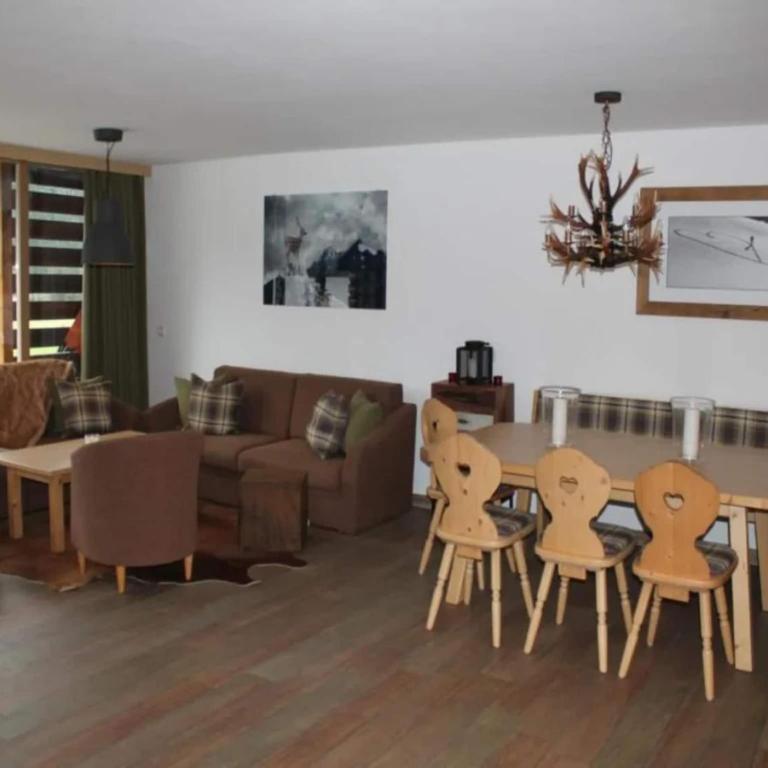 Alpine Chalet with Balcony & Sauna - Ferienhaus mit 4 Zimmern - 3