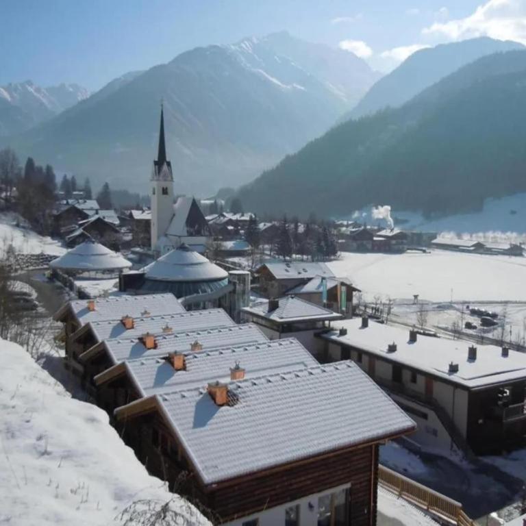 Alpine Chalet with Balcony & Sauna - Ferienhaus mit 4 Zimmern - 21