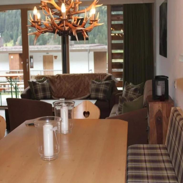 Alpine Chalet with Balcony & Sauna - Ferienhaus mit 4 Zimmern - 10